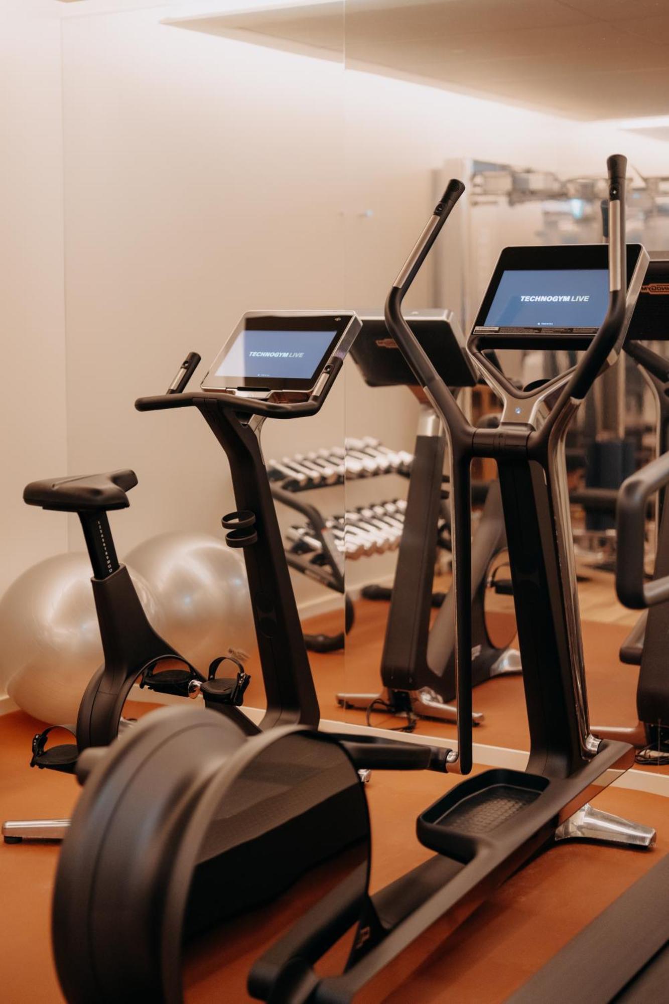 Hotel Casa Da Companhia, Vignette Collection By Ihg Porto Zewnętrze zdjęcie A stationary bicycle